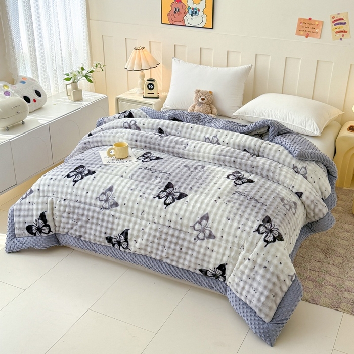 91家纺网 家纺一手货源 找家纺 宜梦家居 2025新款獭兔绒三层夹棉加厚豆豆棉被子被芯 蝴蝶