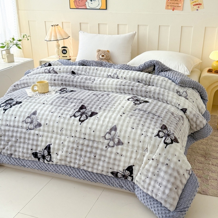 91家纺网 家纺一手货源 找家纺 宜梦家居 2025新款獭兔绒三层夹棉加厚豆豆棉被子被芯 蝴蝶