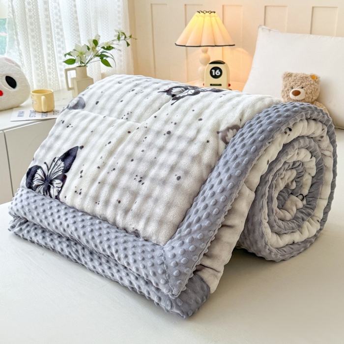 91家纺网 家纺一手货源 找家纺 宜梦家居 2025新款獭兔绒三层夹棉加厚豆豆棉被子被芯 蝴蝶