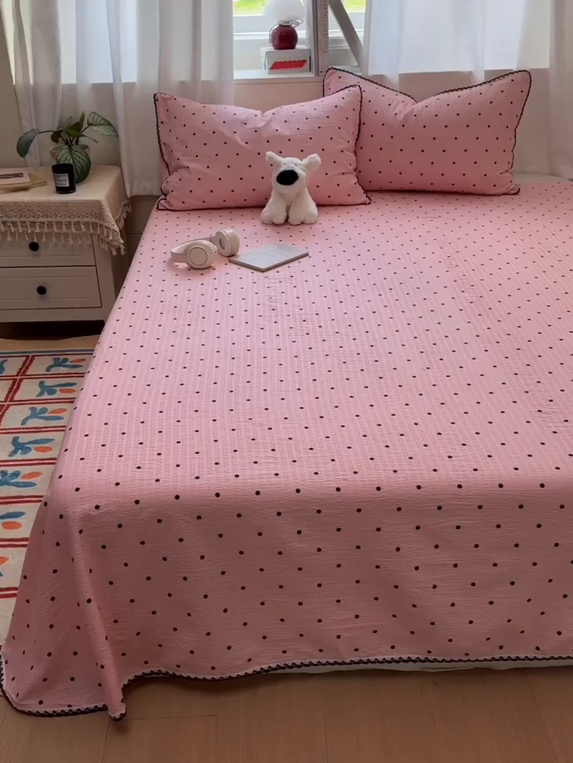 91家纺网 家纺一手货源 找家纺 优卡迪家纺馆 2025新款皱皱棉小花边床单（下载文件包含买家秀） 波点生活-粉