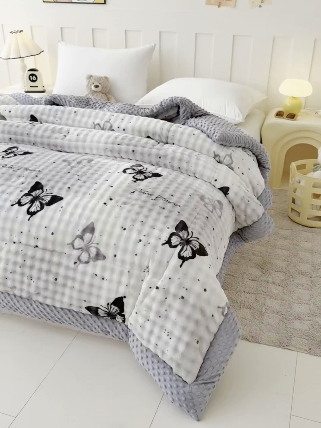 91家纺网 家纺一手货源 找家纺 宜梦家居 2025新款獭兔绒三层夹棉加厚豆豆棉被子被芯 蝴蝶