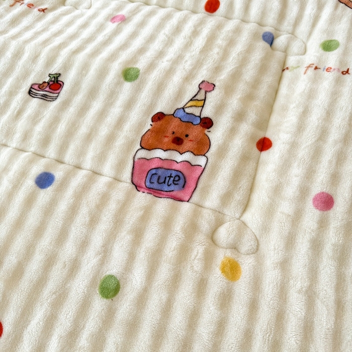 91家纺网 家纺一手货源 找家纺 宜梦家居 2025新款獭兔绒三层夹棉加厚豆豆棉被子被芯 卡皮巴拉