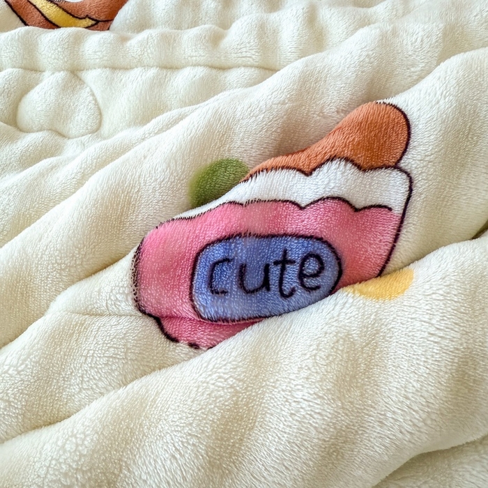 91家纺网 家纺一手货源 找家纺 宜梦家居 2025新款獭兔绒三层夹棉加厚豆豆棉被子被芯 卡皮巴拉