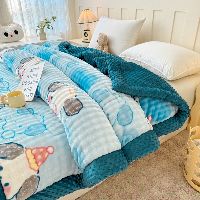 91家纺网 家纺一手货源 找家纺 宜梦家居 2025新款獭兔绒三层夹棉加厚豆豆棉被子被芯 蓝狗