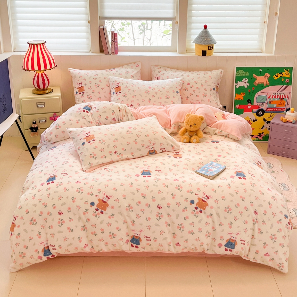 佳汐蓝家纺 2025新款190克高克重牛奶绒印花四件套 萌兔悠情+奶油粉