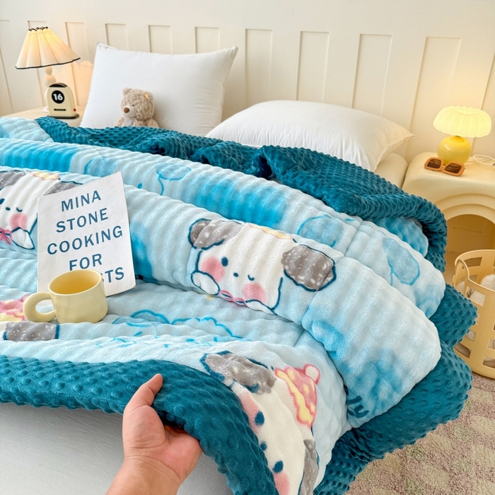 91家纺网 家纺一手货源 找家纺 宜梦家居 2025新款獭兔绒三层夹棉加厚豆豆棉被子被芯 蓝狗