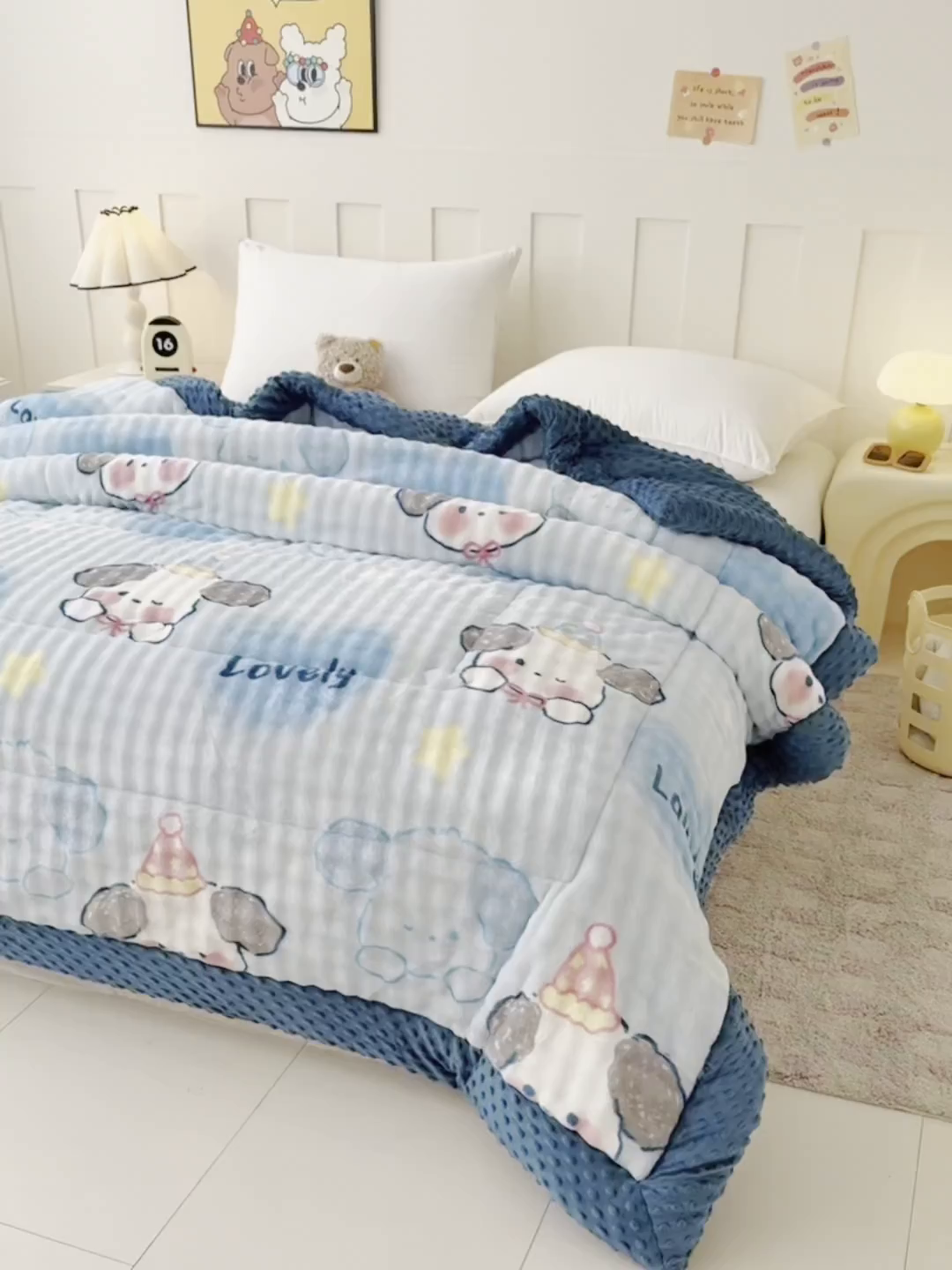 91家纺网 家纺一手货源 找家纺 宜梦家居 2025新款獭兔绒三层夹棉加厚豆豆棉被子被芯 蓝狗