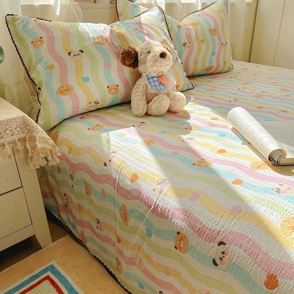 91家纺网 家纺一手货源 找家纺 优卡迪家纺馆 2025新款皱皱棉小花边床单（下载文件包含买家秀） 多彩小熊