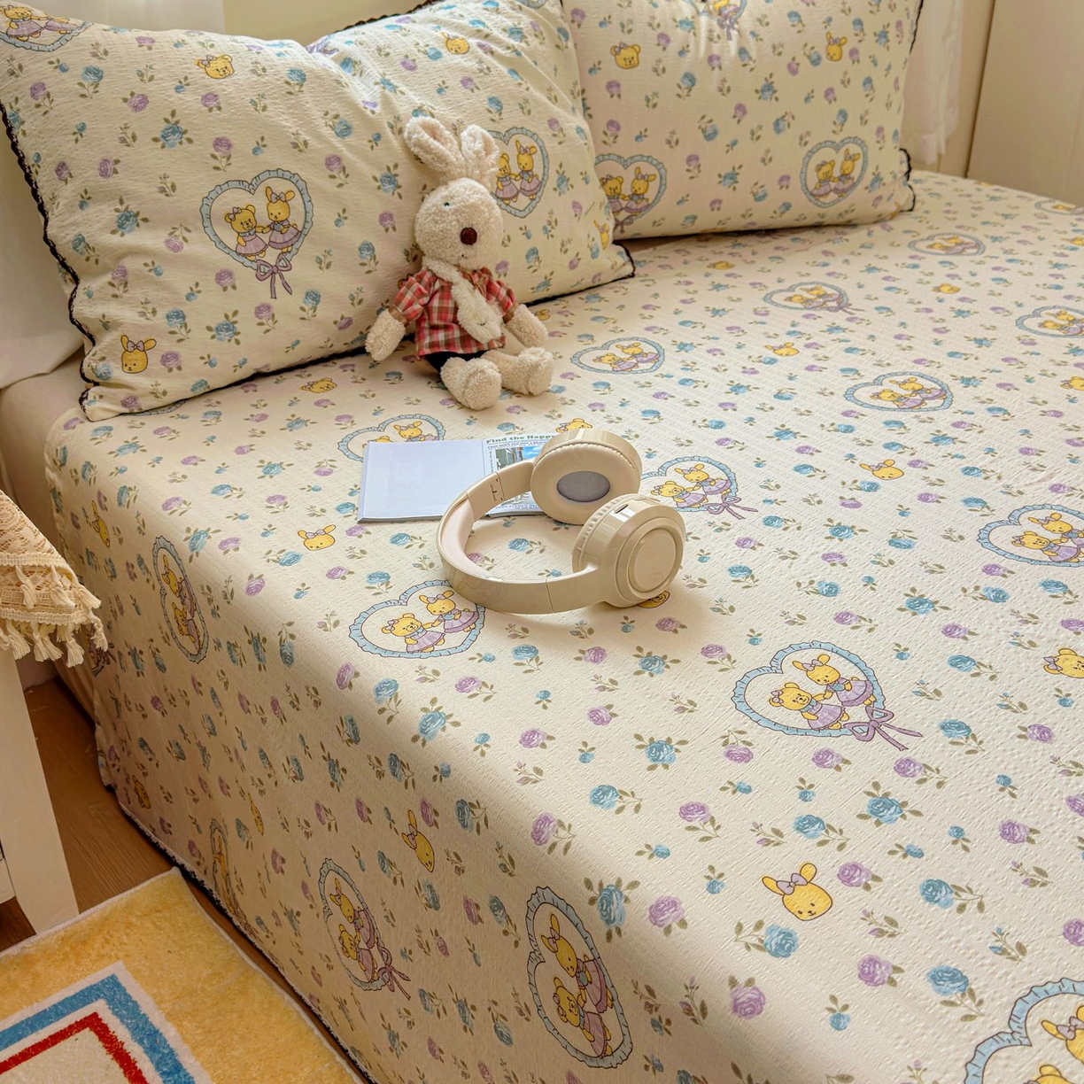 91家纺网 家纺一手货源 找家纺 优卡迪家纺馆 2025新款皱皱棉小花边床单（下载文件包含买家秀） 花香浮梦