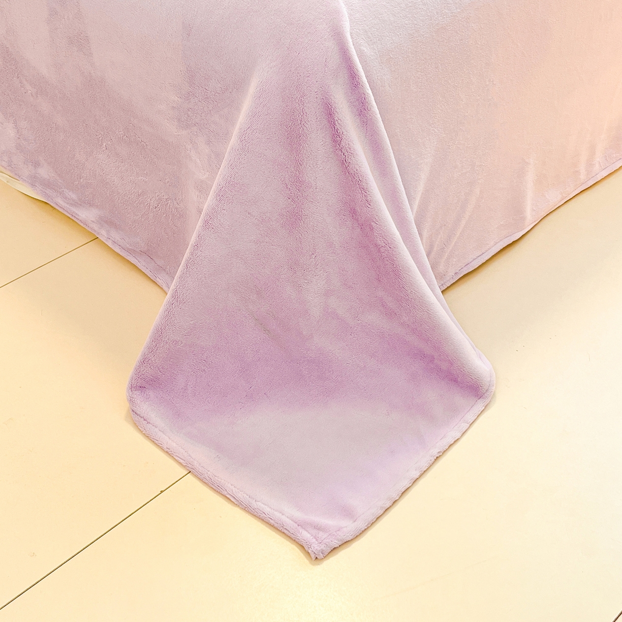 91家纺网 家纺一手货源 找家纺 佳汐蓝家纺 2025新款190克高克重牛奶绒印花四件套 情侣熊+丁香紫