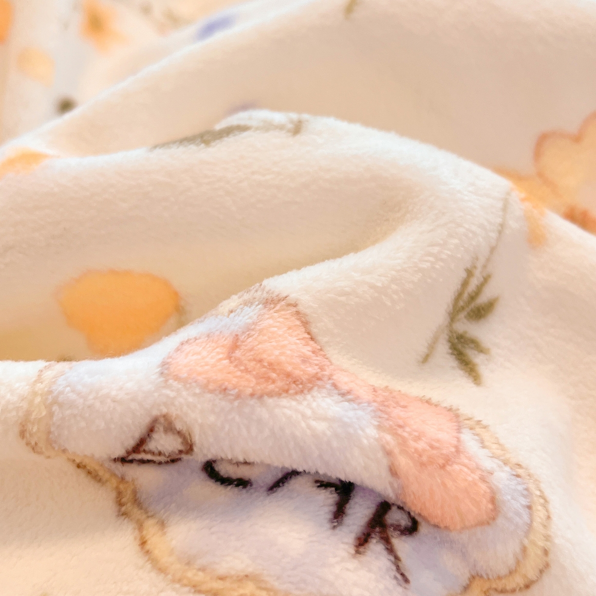 91家纺网 家纺一手货源 找家纺 佳汐蓝家纺 2025新款190克高克重牛奶绒印花四件套 情侣熊+丁香紫