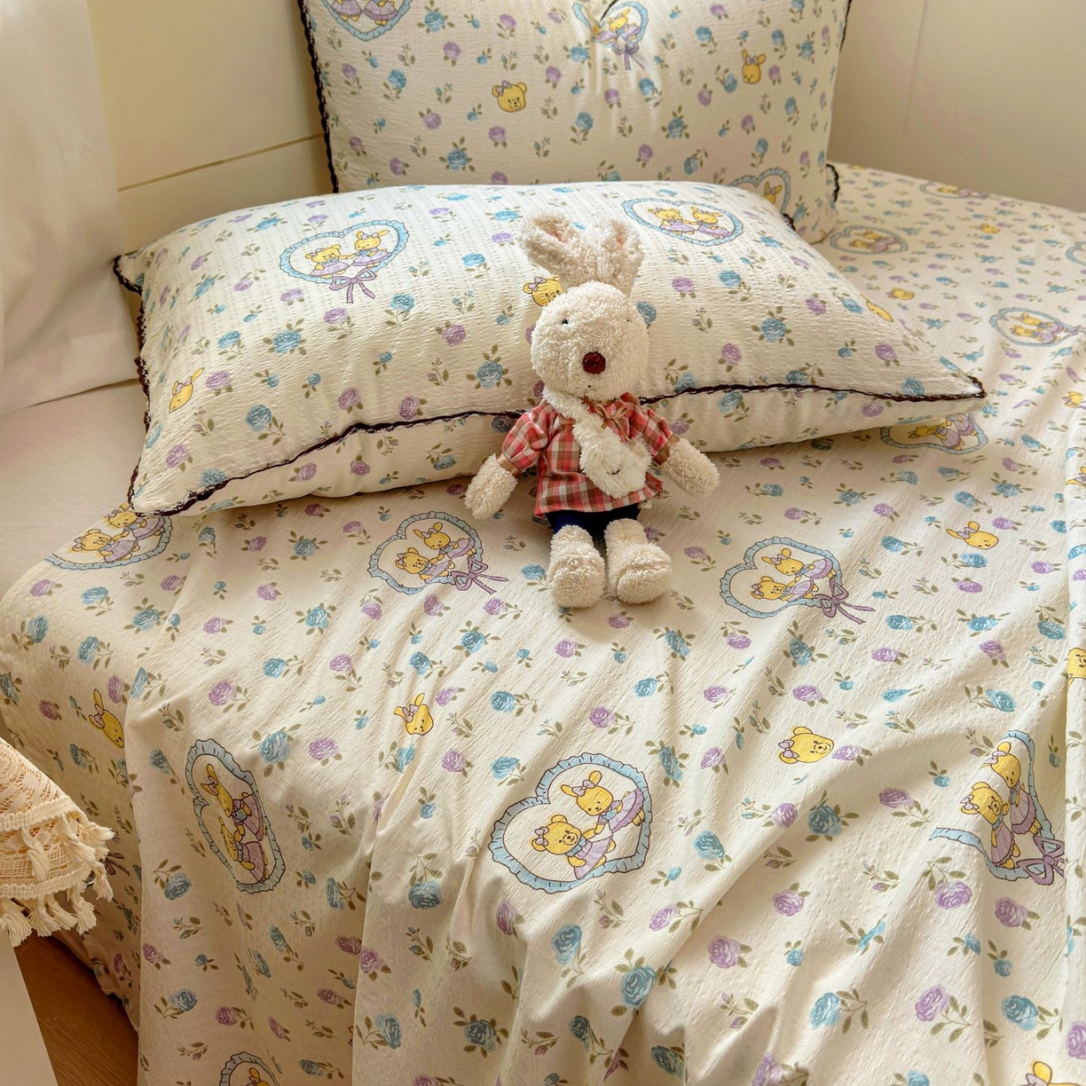 91家纺网 家纺一手货源 找家纺 优卡迪家纺馆 2025新款皱皱棉小花边床单（下载文件包含买家秀） 花香浮梦