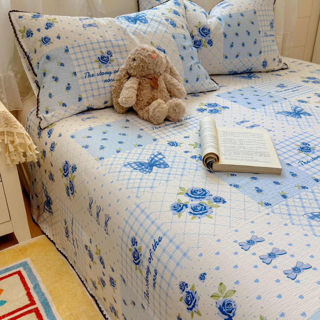 91家纺网 家纺一手货源 找家纺 优卡迪家纺馆 2025新款皱皱棉小花边床单（下载文件包含买家秀） 蓝玫之约