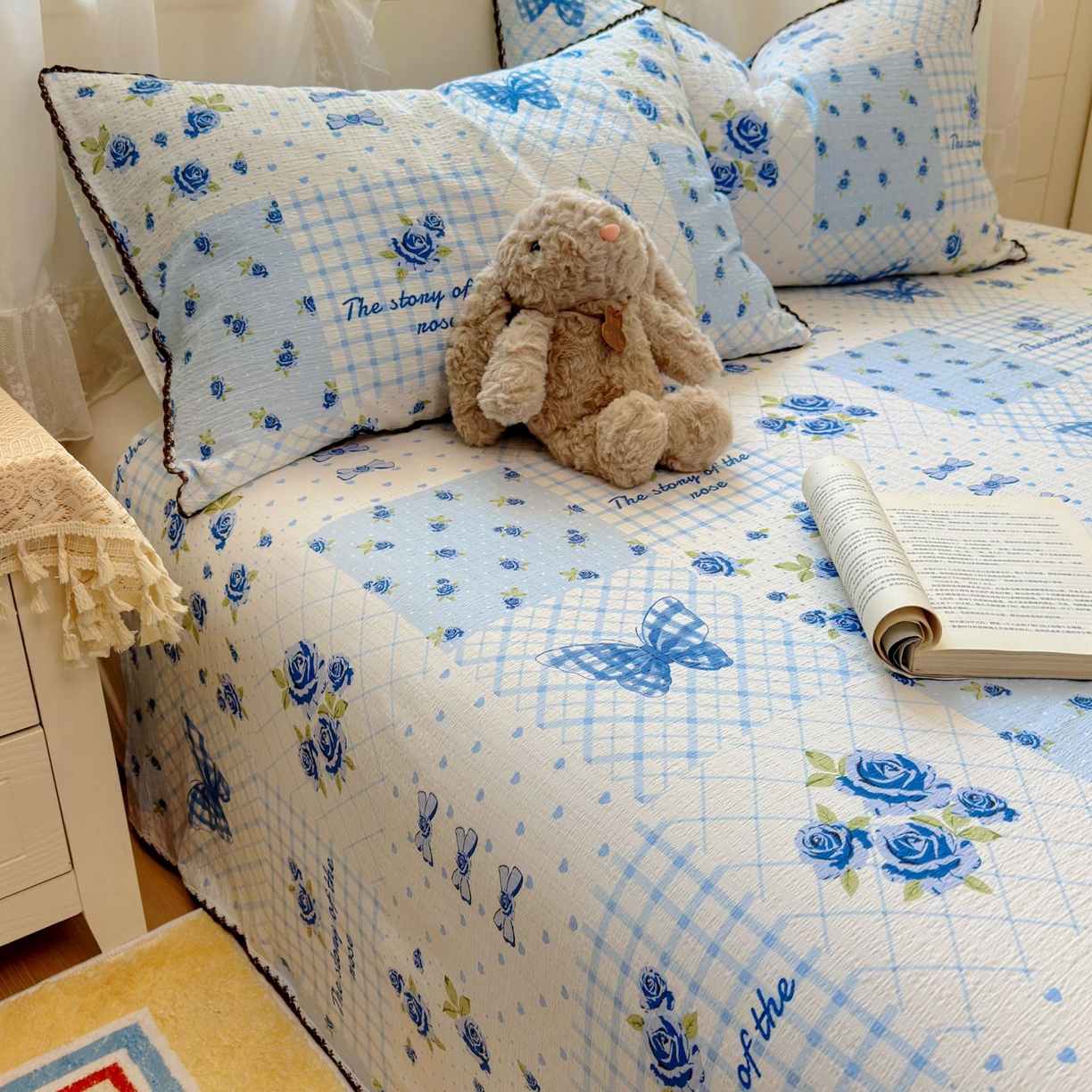 91家纺网 家纺一手货源 找家纺 优卡迪家纺馆 2025新款皱皱棉小花边床单（下载文件包含买家秀） 蓝玫之约