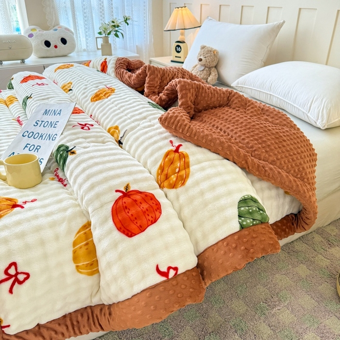 91家纺网 家纺一手货源 找家纺 宜梦家居 2025新款獭兔绒三层夹棉加厚豆豆棉被子被芯 南瓜