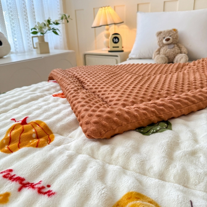 91家纺网 家纺一手货源 找家纺 宜梦家居 2025新款獭兔绒三层夹棉加厚豆豆棉被子被芯 南瓜