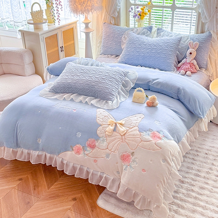 91家纺网 家纺一手货源 找家纺 （总）绒棉世家 2025秋冬新款A类加厚牛奶绒花边床盖款床裙四件套-浪漫蝴蝶结