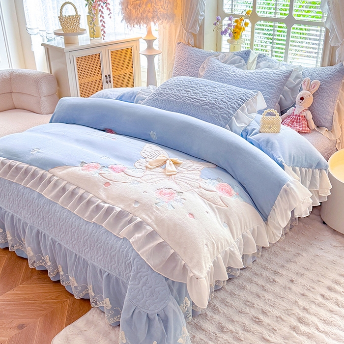 91家纺网 家纺一手货源 找家纺 （总）绒棉世家 2025秋冬新款A类加厚牛奶绒花边床盖款床裙四件套-浪漫蝴蝶结