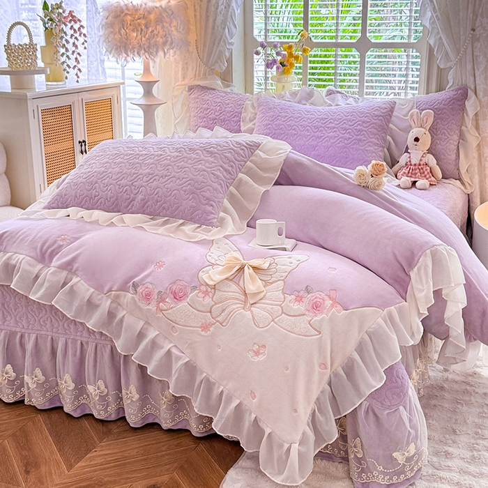 91家纺网 家纺一手货源 找家纺 绒棉世家 2025秋冬新款A类加厚牛奶绒花边床盖款床裙四件套-浪漫蝴蝶结 浪漫蝴蝶结-紫