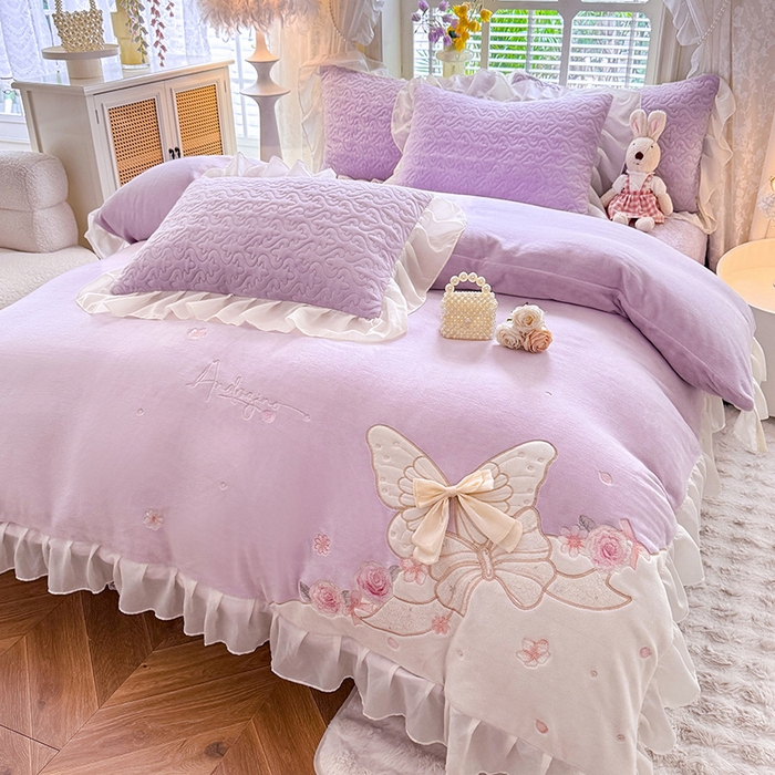91家纺网 家纺一手货源 找家纺 绒棉世家 2025秋冬新款A类加厚牛奶绒花边床盖款床裙四件套-浪漫蝴蝶结 浪漫蝴蝶结-紫