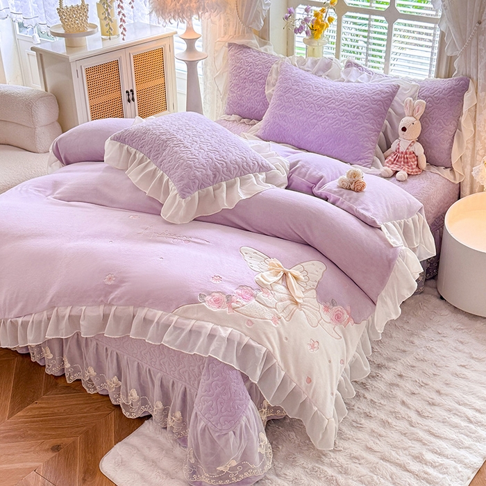 91家纺网 家纺一手货源 找家纺 绒棉世家 2025秋冬新款A类加厚牛奶绒花边床盖款床裙四件套-浪漫蝴蝶结 浪漫蝴蝶结-紫