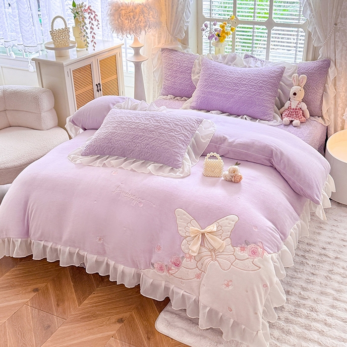 91家纺网 家纺一手货源 找家纺 绒棉世家 2025秋冬新款A类加厚牛奶绒花边床盖款床裙四件套-浪漫蝴蝶结 浪漫蝴蝶结-紫