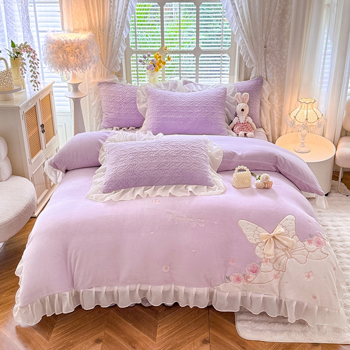 91家纺网 家纺一手货源 找家纺 绒棉世家 2025秋冬新款A类加厚牛奶绒花边床盖款床裙四件套-浪漫蝴蝶结 浪漫蝴蝶结-紫