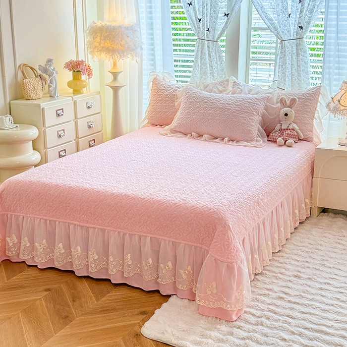 91家纺网 家纺一手货源 找家纺 绒棉世家 2025秋冬新款A类加厚牛奶绒花边床盖款床裙四件套-浪漫蝴蝶结 浪漫蝴蝶结-粉