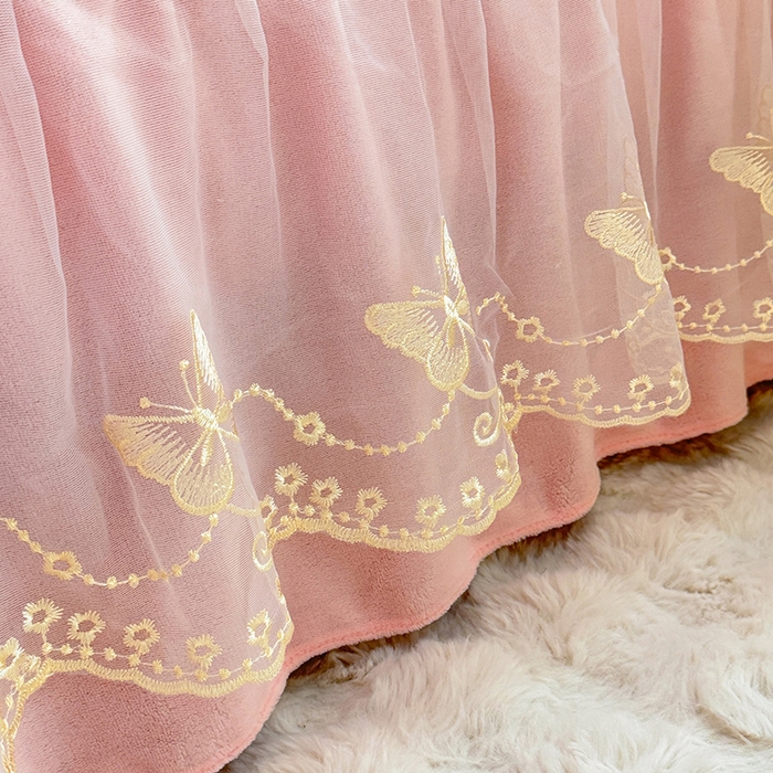 91家纺网 家纺一手货源 找家纺 绒棉世家 2025秋冬新款A类加厚牛奶绒花边床盖款床裙四件套-浪漫蝴蝶结 浪漫蝴蝶结-粉