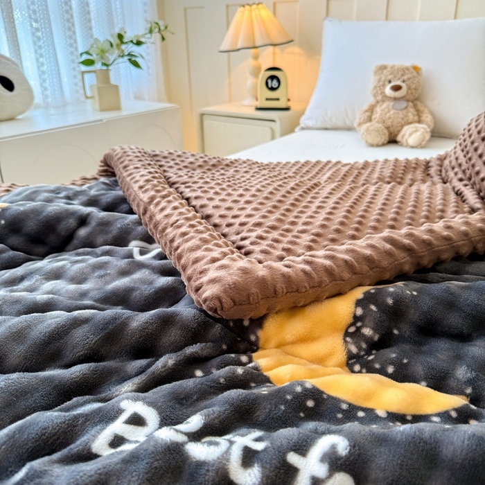 91家纺网 家纺一手货源 找家纺 宜梦家居 2025新款獭兔绒三层夹棉加厚豆豆棉被子被芯 星月