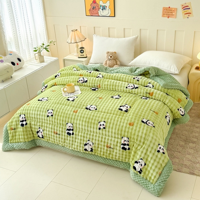 91家纺网 家纺一手货源 找家纺 宜梦家居 2025新款獭兔绒三层夹棉加厚豆豆棉被子被芯 熊猫