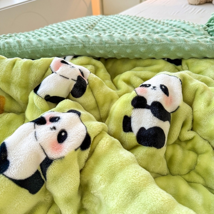 91家纺网 家纺一手货源 找家纺 宜梦家居 2025新款獭兔绒三层夹棉加厚豆豆棉被子被芯 熊猫