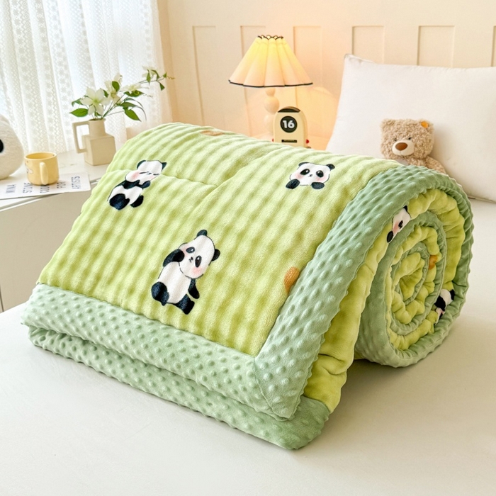 91家纺网 家纺一手货源 找家纺 宜梦家居 2025新款獭兔绒三层夹棉加厚豆豆棉被子被芯 熊猫