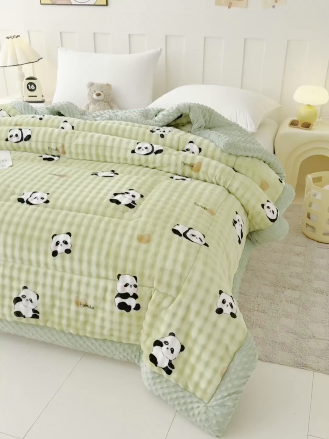 91家纺网 家纺一手货源 找家纺 宜梦家居 2025新款獭兔绒三层夹棉加厚豆豆棉被子被芯 熊猫