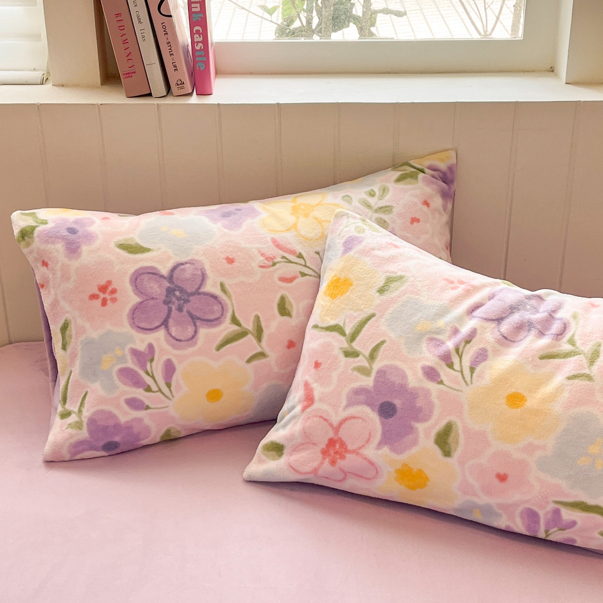 91家纺网 家纺一手货源 找家纺 佳汐蓝家纺 2025新款190克高克重牛奶绒印花四件套 小花絮语+丁香紫