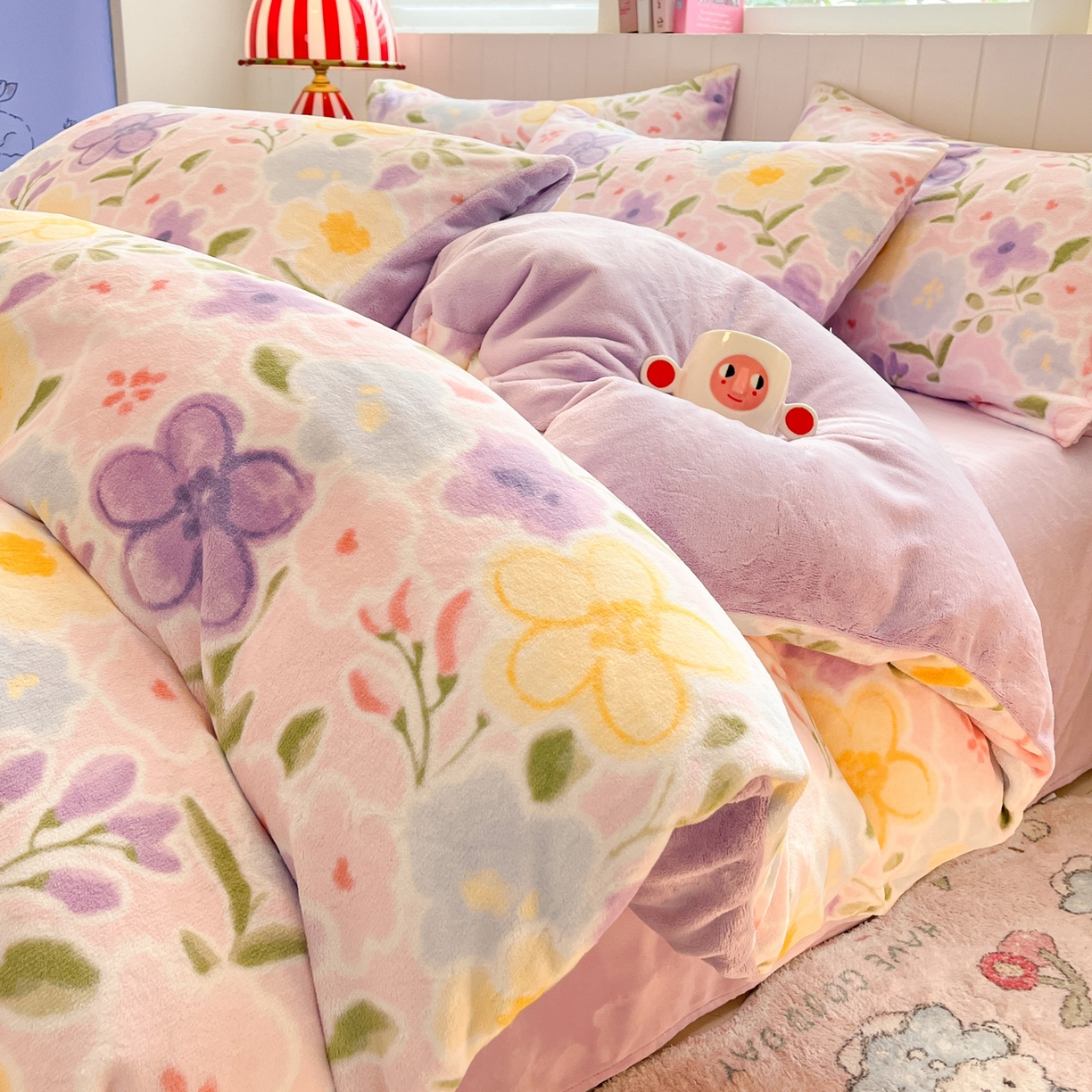 91家纺网 家纺一手货源 找家纺 佳汐蓝家纺 2025新款190克高克重牛奶绒印花四件套 小花絮语+丁香紫