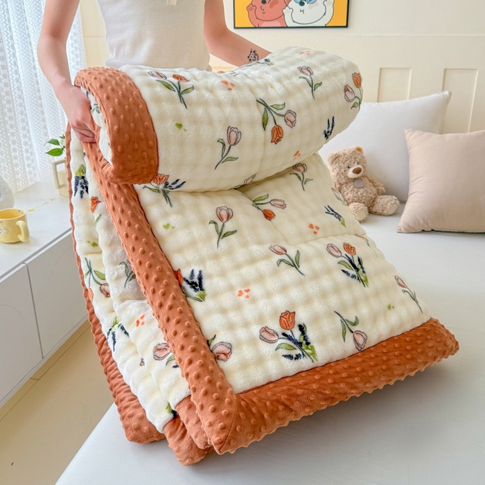 宜梦家居 2025新款獭兔绒三层夹棉加厚豆豆棉被子被芯 郁金香