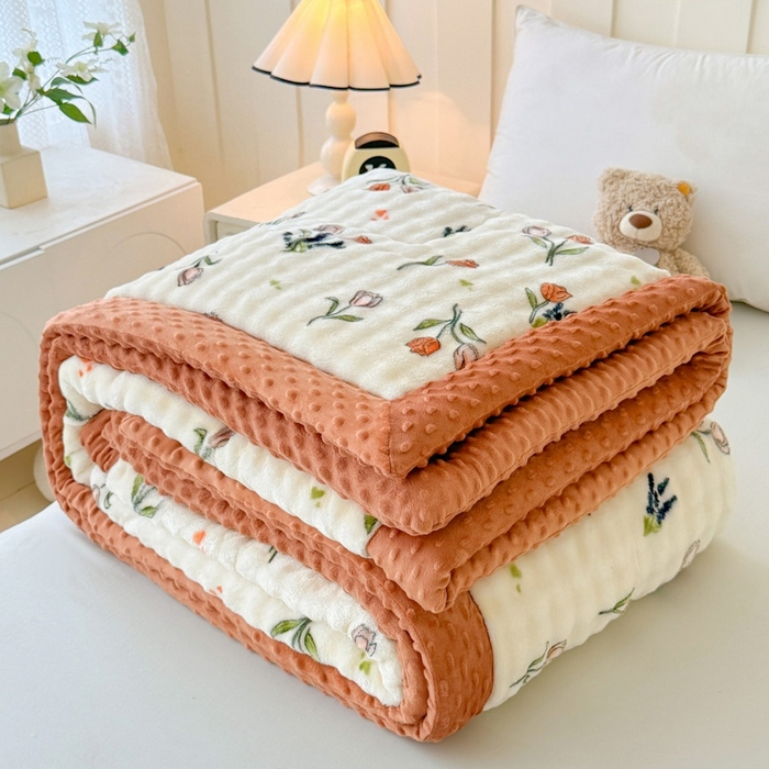 91家纺网 家纺一手货源 找家纺 宜梦家居 2025新款獭兔绒三层夹棉加厚豆豆棉被子被芯 郁金香