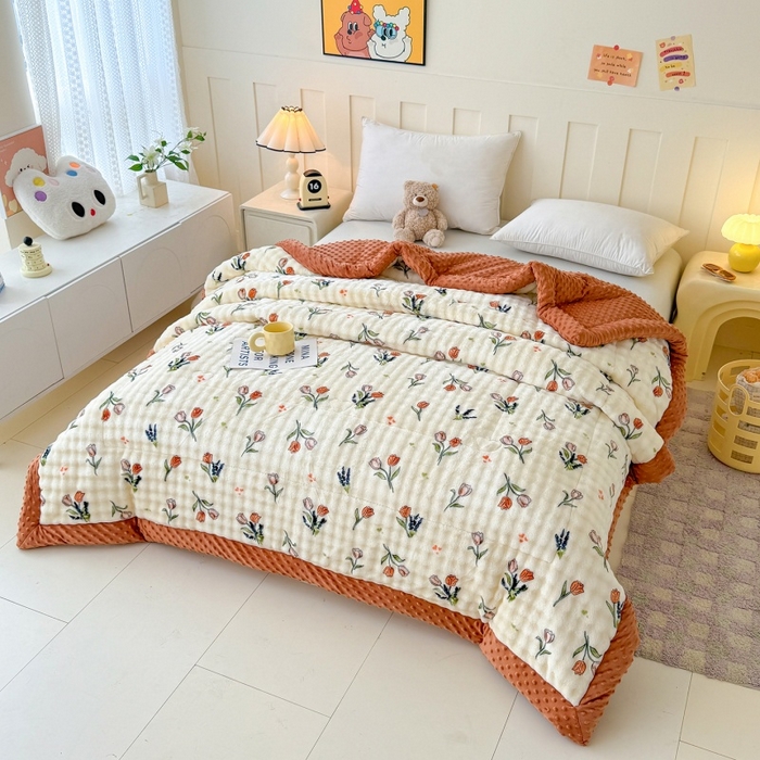 91家纺网 家纺一手货源 找家纺 宜梦家居 2025新款獭兔绒三层夹棉加厚豆豆棉被子被芯 郁金香