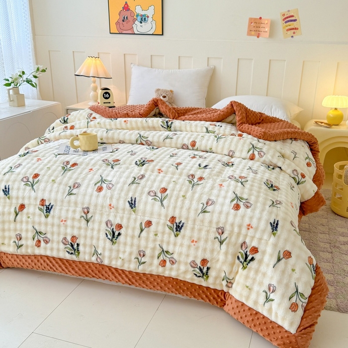 91家纺网 家纺一手货源 找家纺 宜梦家居 2025新款獭兔绒三层夹棉加厚豆豆棉被子被芯 郁金香