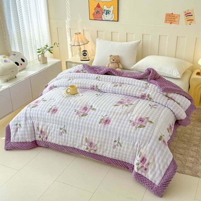 91家纺网 家纺一手货源 找家纺 宜梦家居 2025新款獭兔绒三层夹棉加厚豆豆棉被子被芯 紫花