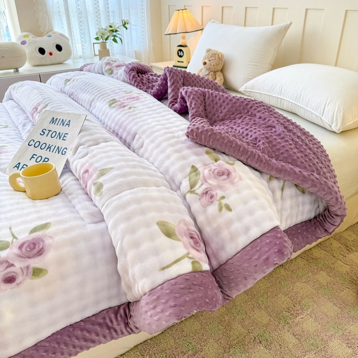 91家纺网 家纺一手货源 找家纺 宜梦家居 2025新款獭兔绒三层夹棉加厚豆豆棉被子被芯 紫花
