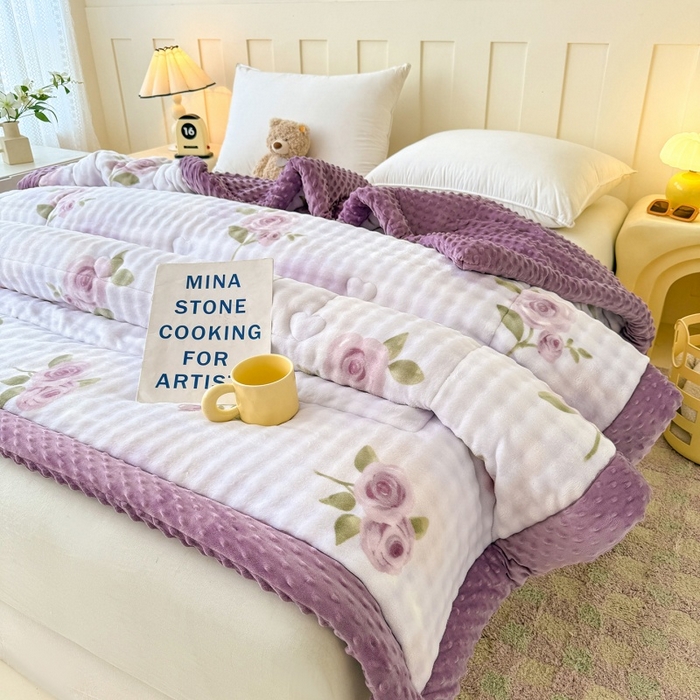 91家纺网 家纺一手货源 找家纺 宜梦家居 2025新款獭兔绒三层夹棉加厚豆豆棉被子被芯 紫花