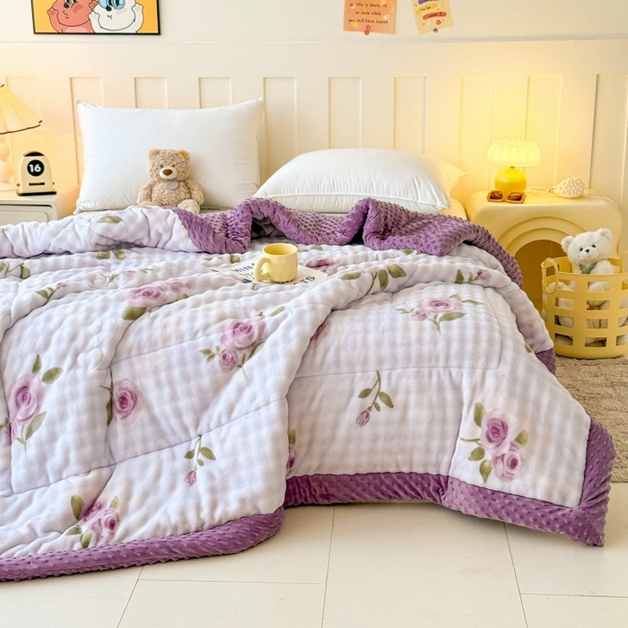 91家纺网 家纺一手货源 找家纺 宜梦家居 2025新款獭兔绒三层夹棉加厚豆豆棉被子被芯 紫花