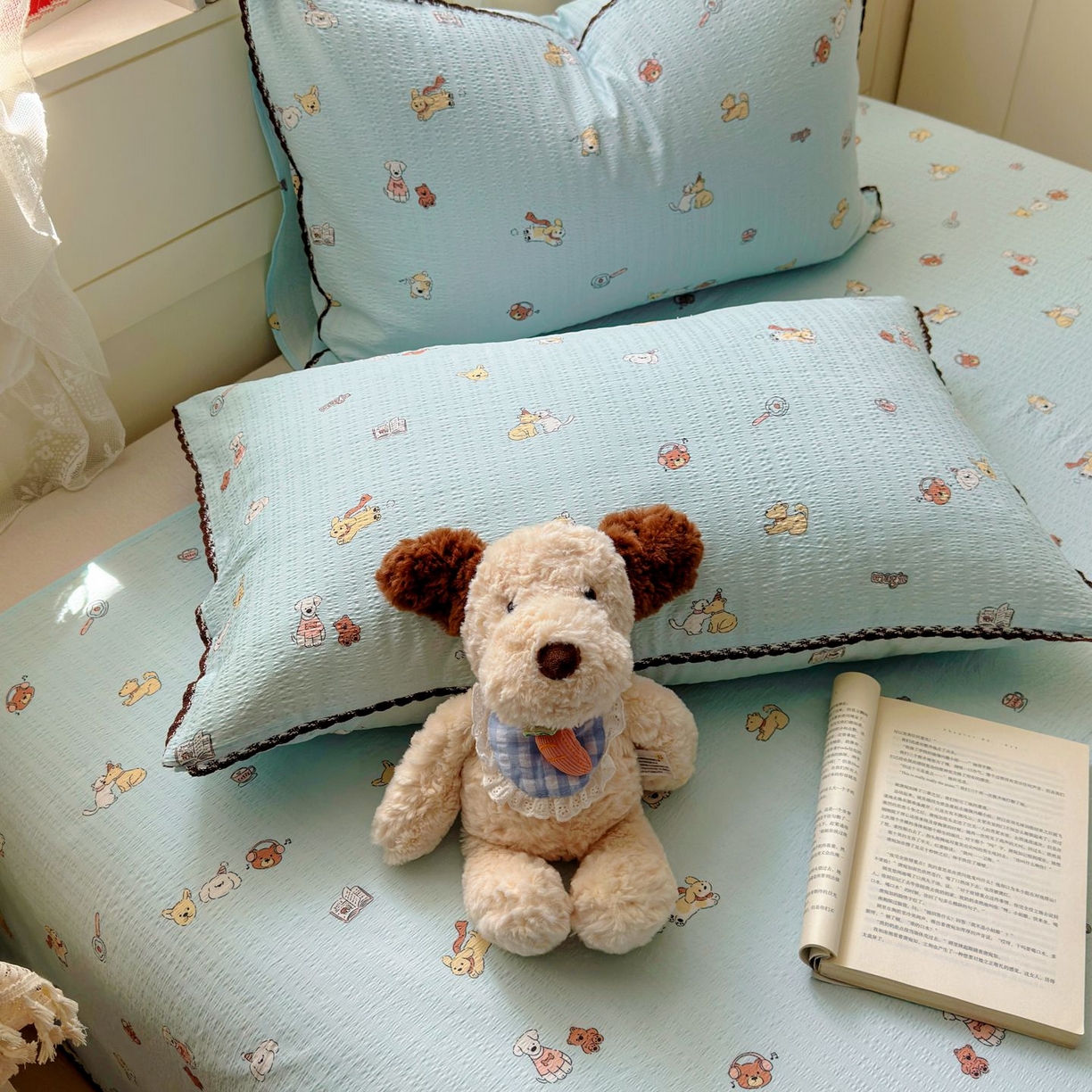 91家纺网 家纺一手货源 找家纺 优卡迪家纺馆 2025新款皱皱棉小花边床单（下载文件包含买家秀） 顽皮汪汪