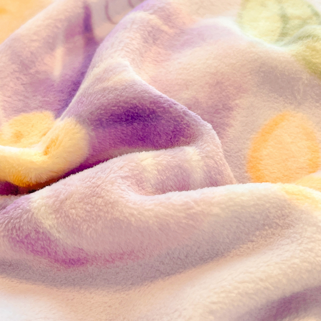 91家纺网 家纺一手货源 找家纺 佳汐蓝家纺 2025新款190克高克重牛奶绒印花四件套 紫芋花+奶油粉