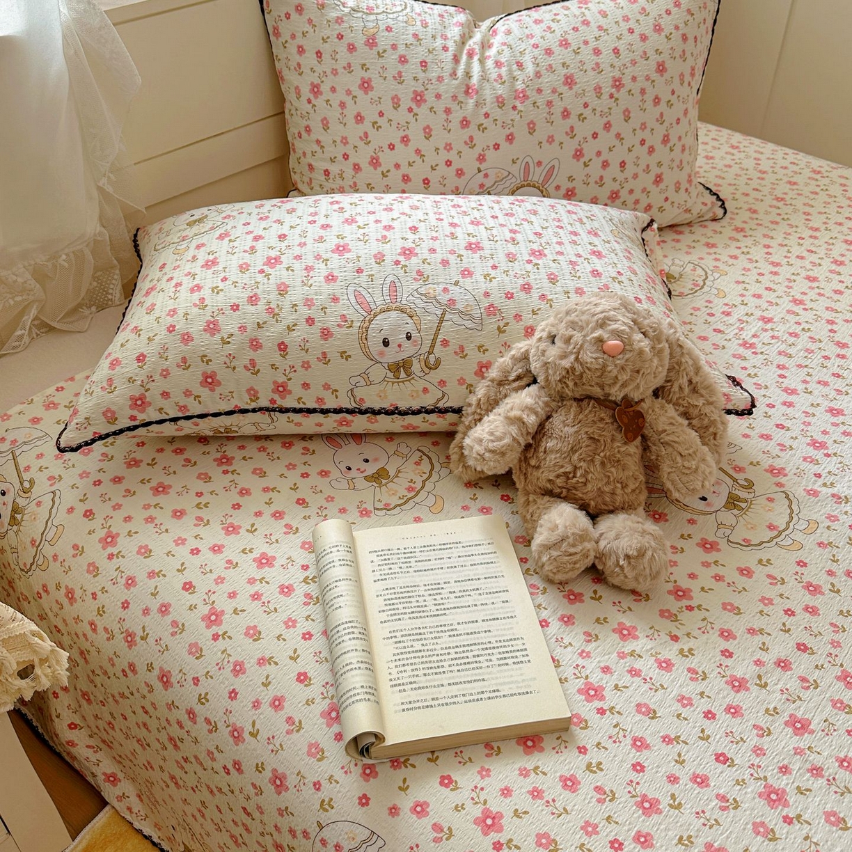 91家纺网 家纺一手货源 找家纺 优卡迪家纺馆 2025新款皱皱棉小花边床单（下载文件包含买家秀） 相见欢