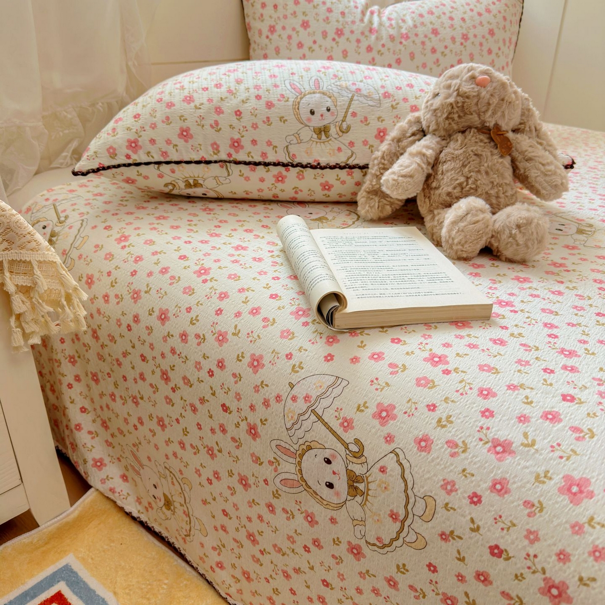 91家纺网 家纺一手货源 找家纺 优卡迪家纺馆 2025新款皱皱棉小花边床单（下载文件包含买家秀） 相见欢