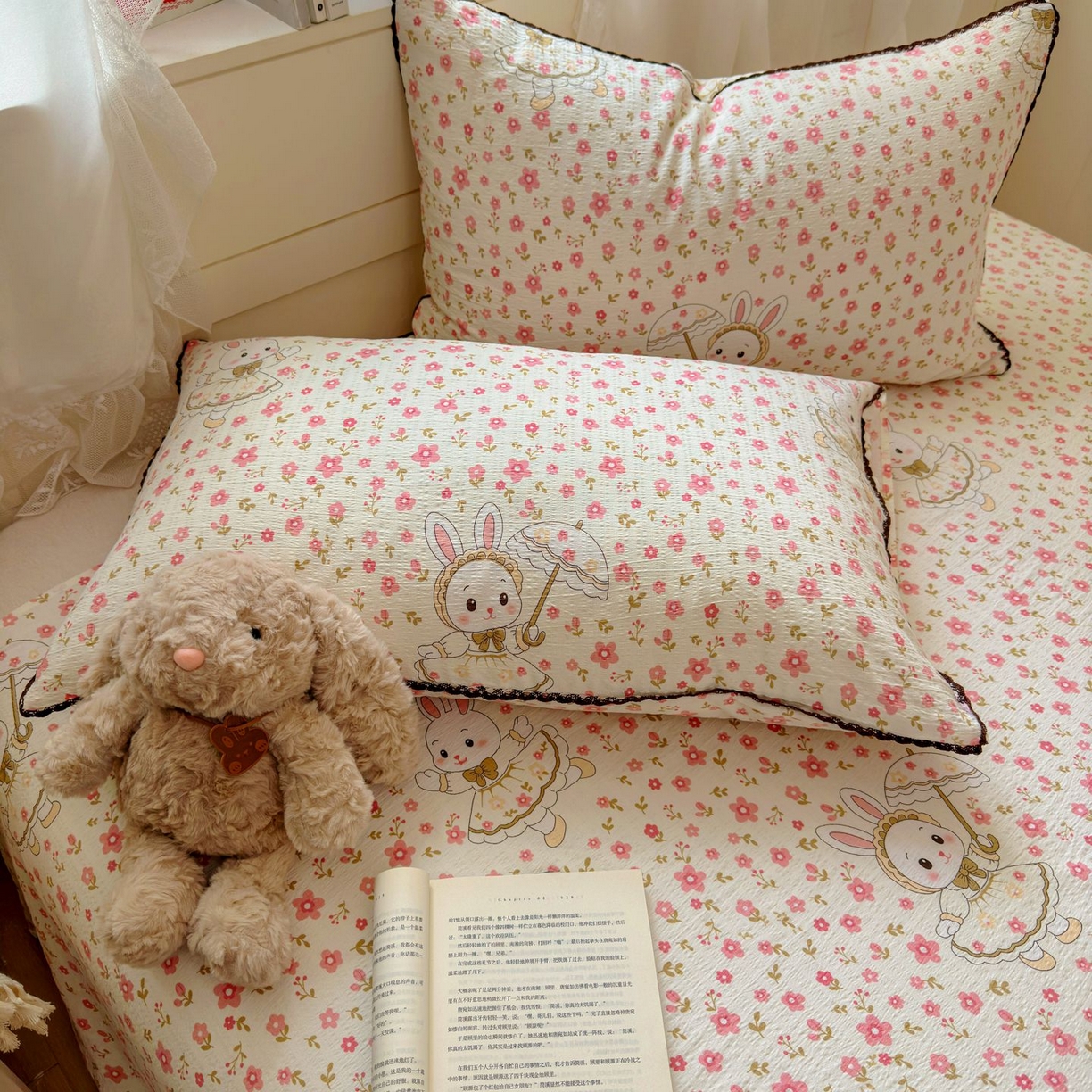 91家纺网 家纺一手货源 找家纺 优卡迪家纺馆 2025新款皱皱棉小花边床单（下载文件包含买家秀） 相见欢