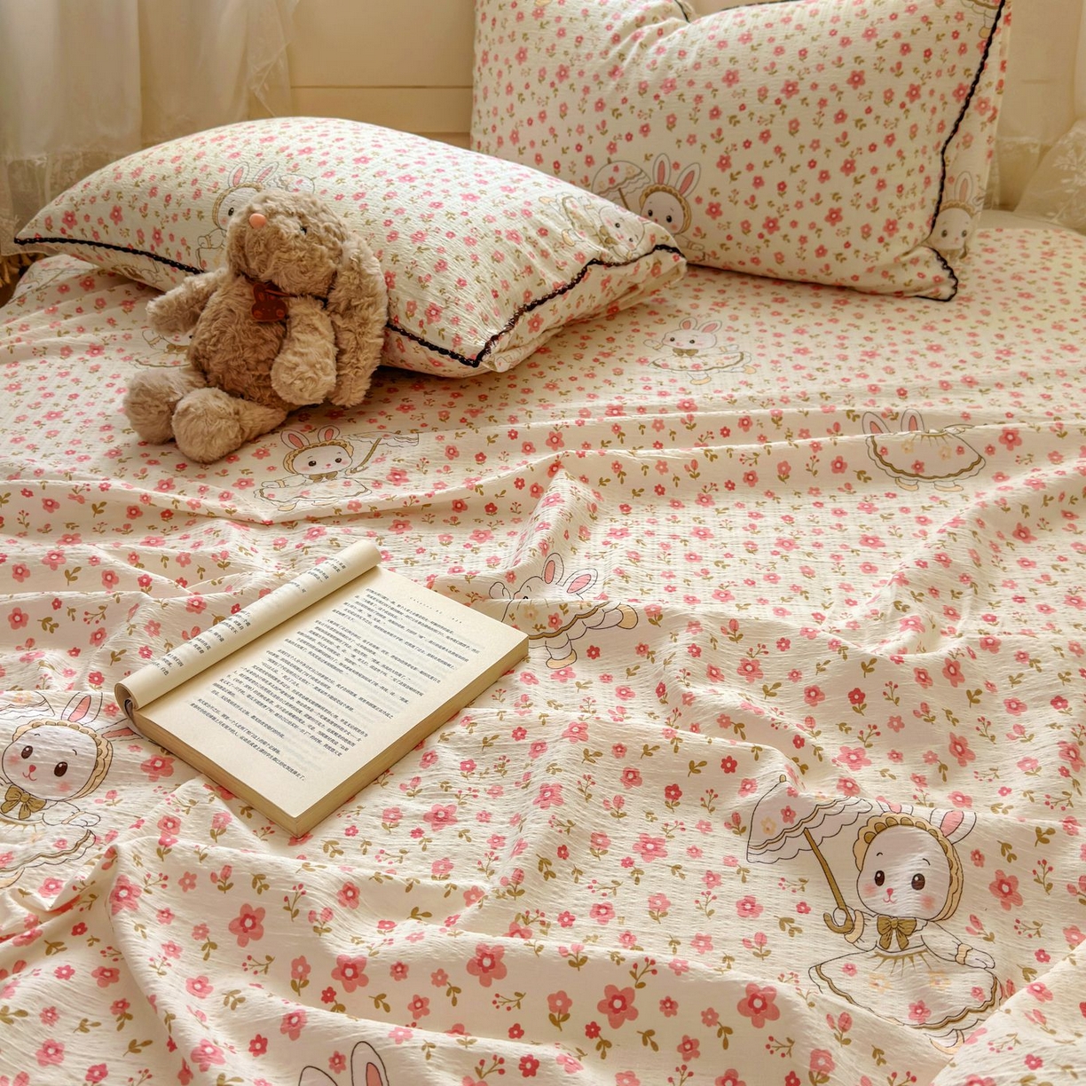 91家纺网 家纺一手货源 找家纺 优卡迪家纺馆 2025新款皱皱棉小花边床单（下载文件包含买家秀） 相见欢